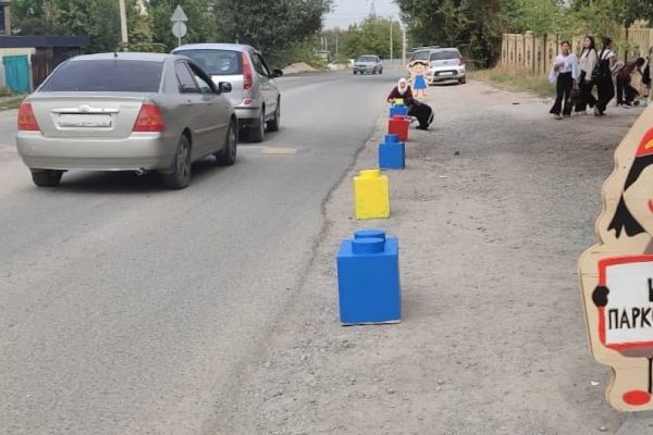 Public Association ‘Road Safety’ partner with Peshcom Bishkek to demonstrate how a small tactical urbanism intervention can improve school zone road safety